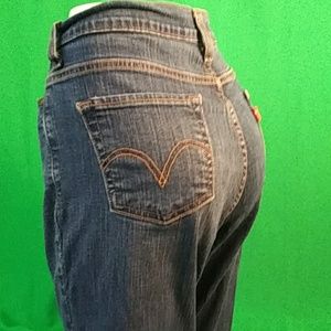 Levis Strauss. Perfectly slimming. Boot Cut 512